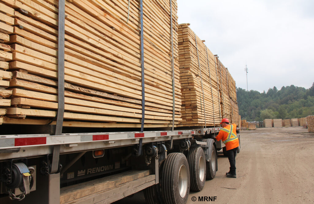 Transport de planche de bois 2x4